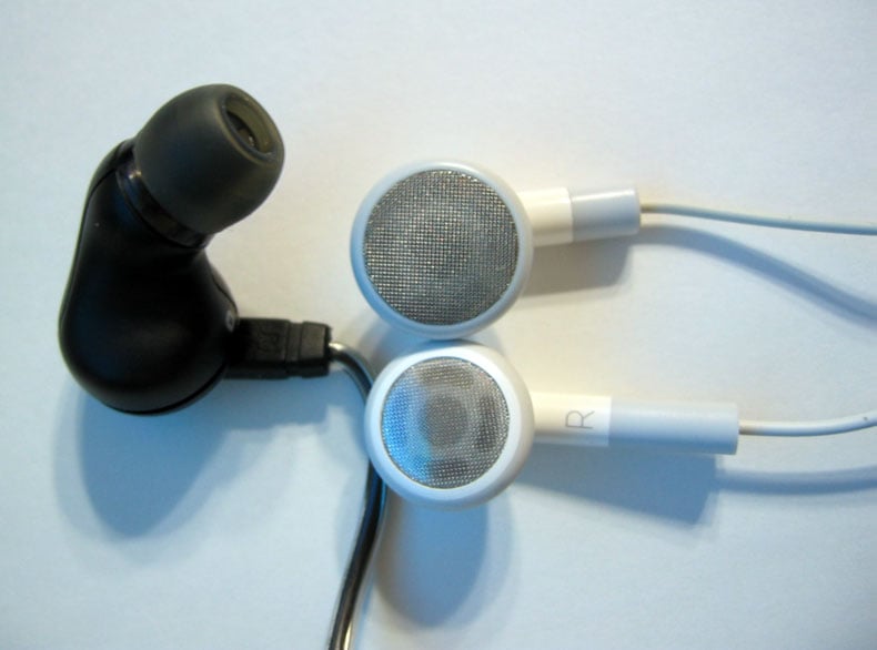 earphones02.jpg