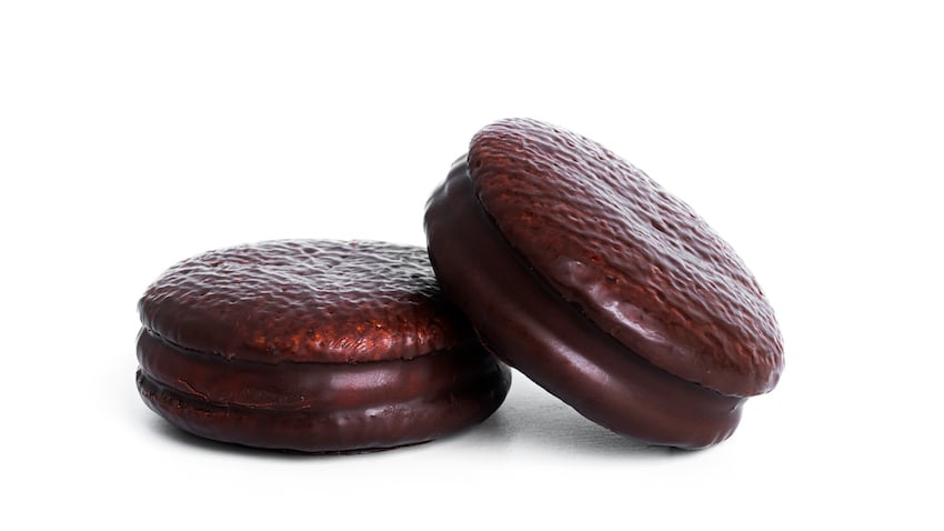 Chocolate-dessert-chocopie-isolated-chocolate-sponge-cake-chocolate-cookies.jpg