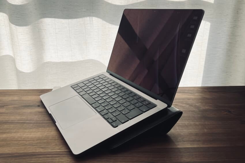 Simplism-macbook-pro-14-booksleeve-case-16-2048x1365-1.jpg