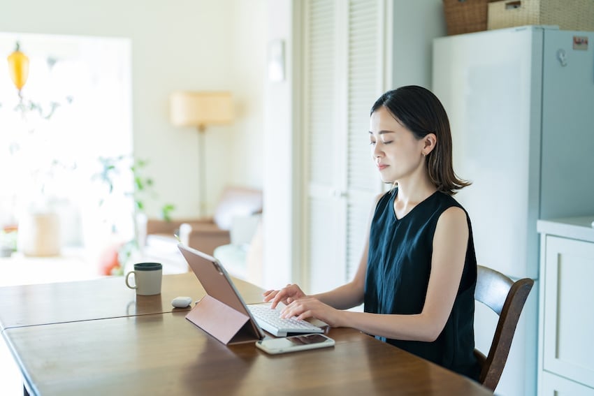 02_working-woman.jpg