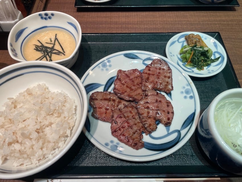 05_lunch.jpg