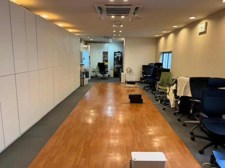 Desk1.jpg